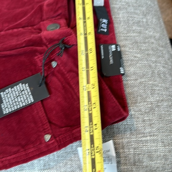 Kut from the Kloth MIA Skinny Jean in Plum - Picture 10 of 12